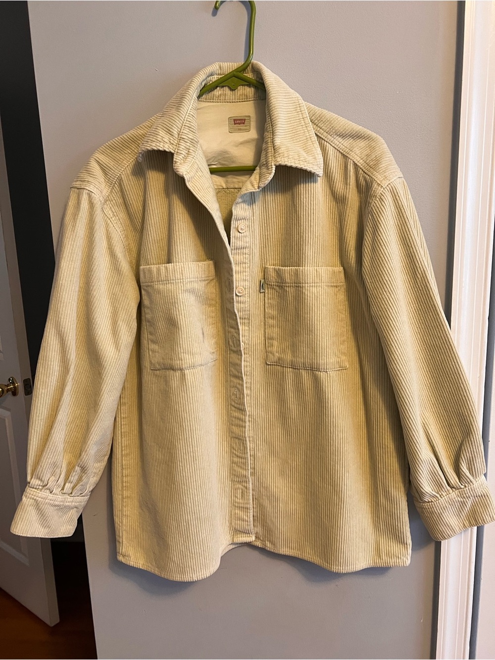 Levi's Women Corduroy Button-Up Shirt Jacket in green